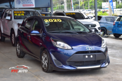 TOYOTA AQUA 2020 AZUL